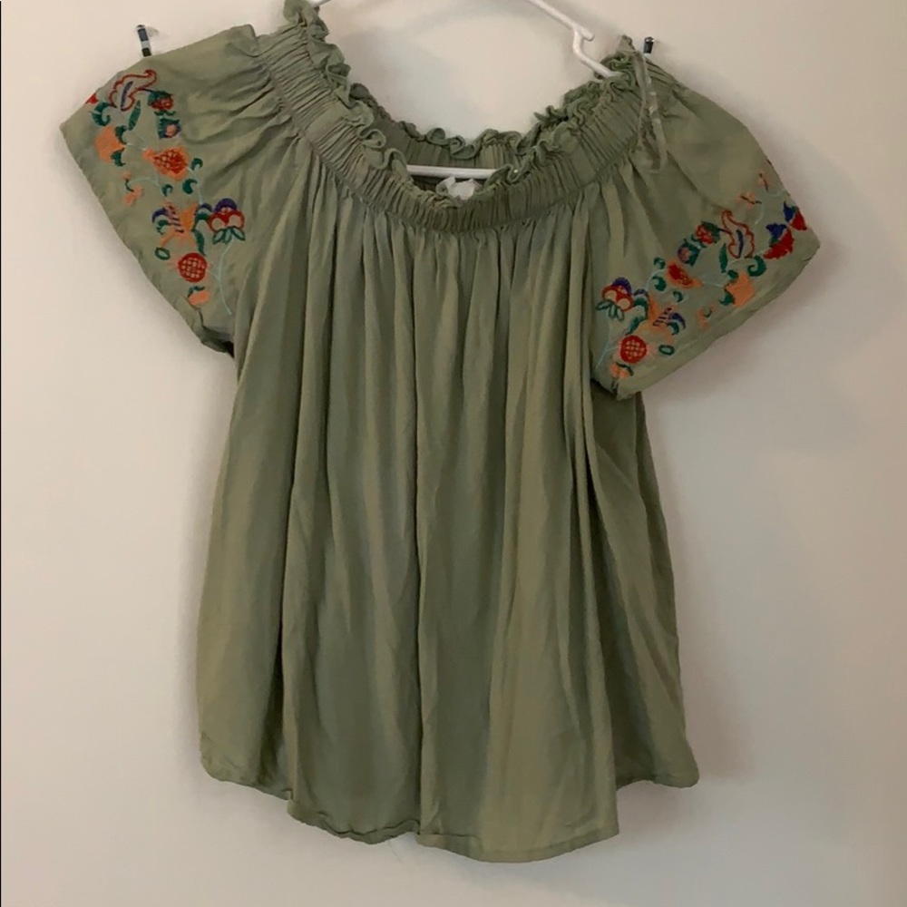 Off the shoulder crop